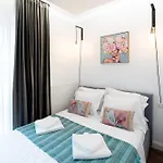 Soni Exclusive Plaza With Private Parking & Self Check-in *