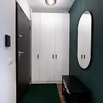 Soni Exclusive Plaza With Private Parking & Self Check-in Apartman Bukarest
