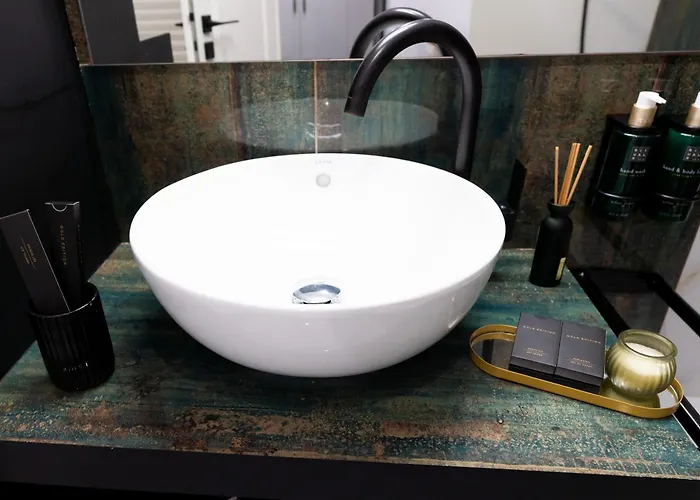 Апартаменти Soni Exclusive Plaza With Private Parking & Self Check-in Бухарест